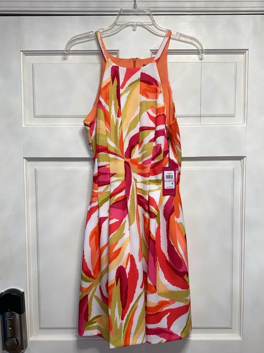 ⭐️ NWT ⭐️ Vince Camuto Printed Scuba Fit & Flare Halter Dress - Size 6